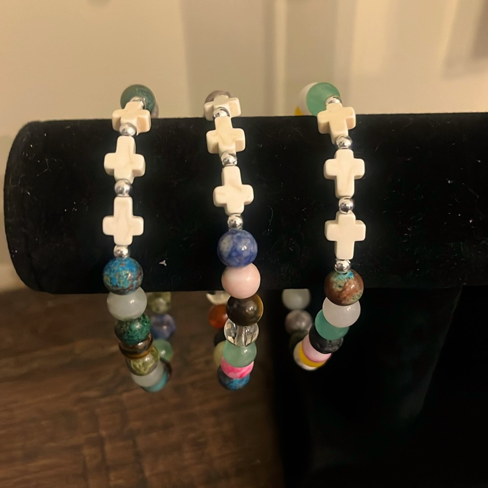 Very cute multiple colors three cross bracelet. Wearing casual or giving a gift.